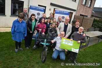 Serviceclub schenkt peperdure duofiets aan volwassenen met beperking: “Fietsen langs de Leie, en dan een pintje drinken”