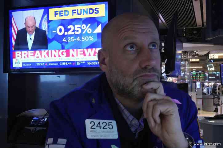 US stocks fall sharply, Dow loses 1,100 points after the Fed hints at just 2 rate cuts for 2025