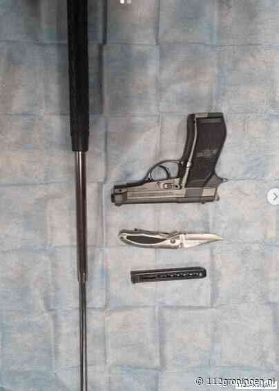 Man (44) aangehouden voor rijden onder invloed en het bezit van verboden wapens