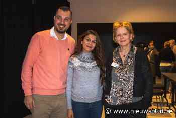 Raheem (33) leert stad en taal kennen dankzij buddy Nicole (62), en omgekeerd: “Bekend maakt bemind”