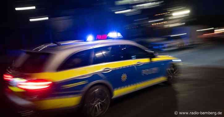 Auffahrunfall führt zu Zusammenstoß mit Zug