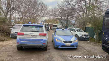 Sgombero del campo rom abusivo: "Donne e bimbi in strada. Calpestati i valori detti dal Papa"