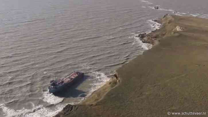 Tientallen kilometers Russische kust vervuild na zinken tanker, derde schip meldt ook lek