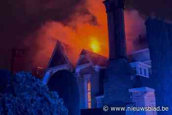 Felle brand treft villa: tien bewoners ongedeerd