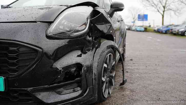 Proefritje eindigt in mineur: gloednieuwe auto beschadigd na botsing