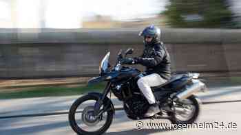 Rasante Flucht vor Polizeikontrolle: Motorradfahrer rast rücksichtslos durch Bad Aibling