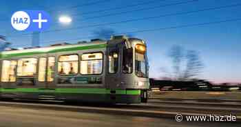 Auto rammt Stadtbahn in Hannover: Linien 10 und 17 unterbrochen