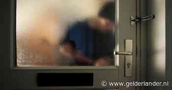 Zo bescherm je je huis tegen inbrekers tijdens de feestdagen: ‘Laat vieze glazen op tafel staan’