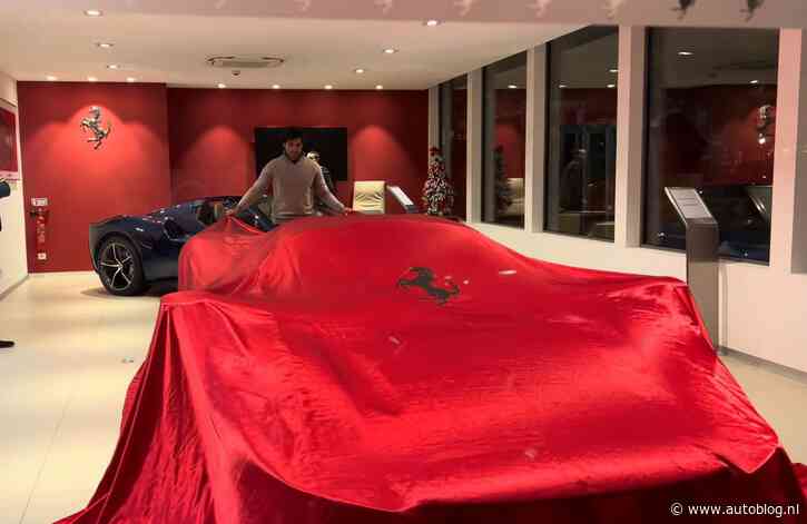 Carlos Sainz onthult nieuwe Ferrari na afscheid