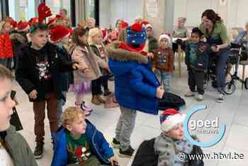 Kleuters van basisschool Sint-Martinus brengen kerstvreugde bij bejaarden