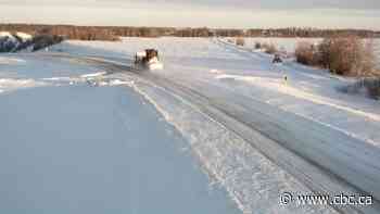 Highway crews clearing snow after storm dumps up to 20 cm across southern Sask.