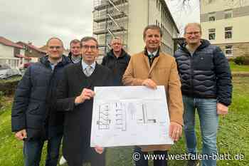 Nebenstelle Warburg des Kreises Höxter bekommt Stahl-Skelett-Aufzug