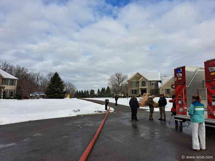 Small plane crashes in Town of Aurora near Dion Dawkins' house, 1 on board