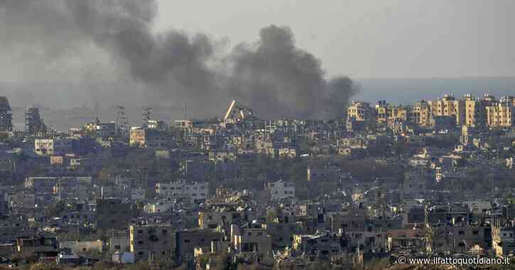 Raid aereo di Israele in due scuole rifugio a Gaza: almeno 13 morti, tra loro 5 bambini. Idf: “Erano centri di comandando di Hamas”