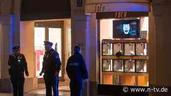 Polizei fahndet mit Hubschrauber: Täter rauben Juwelier in München aus