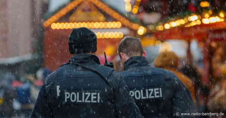 Unbekannte brechen Weihnachtsmarktbuden auf