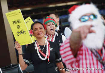 United flight attendants rally at Honolulu airport before travel rush