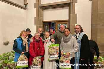Bahnhofsmission Paderborn verteilt Weihnachtsgeschenktüten