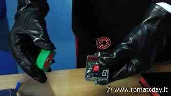 Ladro apre le auto da svaligiare con un disturbatore di frequenze