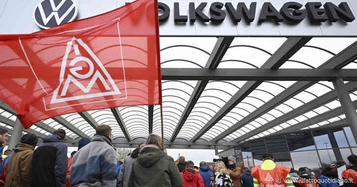 Accordo tra Volkswagen e il sindacato tedesco Ig Metall sulla riduzione dei costi: “Garantiti i posti di lavoro e importanti investimenti”