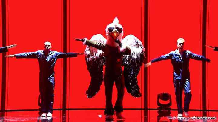 Welke bekende Nederlander kan net zo goed zingen en dansen als de Adelaar?