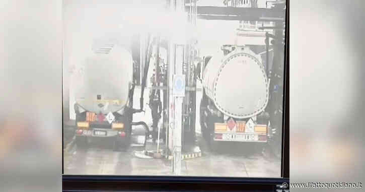 Calenzano, il momento dell’esplosione ripreso dal sistema di sorveglianza dell’impianto Eni: lo sversamento di carburante sugli operai