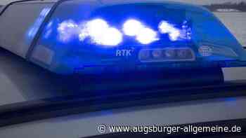 Transporter streift in Windach geparktes Auto