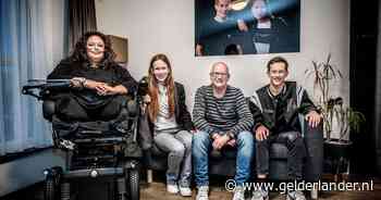 Als Inge (49) covid krijgt, raakt ze in coma en verliest ze haar benen: nu zit ze vast in een verpleeghuis