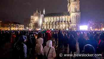 Honderden bij herdenkingsdienst Maagdenburg, politie grijpt in bij protestmars