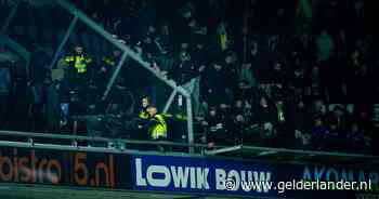 LIVE eredivisie | Chaos bij Heracles - Groningen: fan valt van tribune in onrustig Almelo, wedstrijd alsnog definitief gestaakt