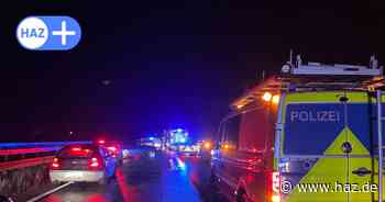 Hannover-Ost: Tödlicher Unfall auf der A2 Autofahrer wird unter Lkw eingeklemmt