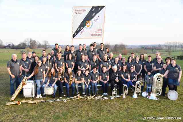 Fanfare speelt kerstconcert voor Stichting tegen Kanker