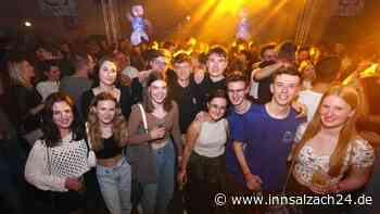 Heiße Schneemoparty in Sankt Wolfgang: 1000 Besucher stürmen die Goldachhalle