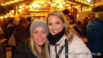Der Rosenheimer Christkindlmarkt am Samstagabend vor dem 4. Advent