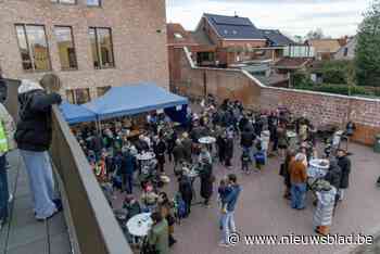 IN BEELD. Nieuwbouw van Dorpsschool feestelijk geopend met kerstdrink