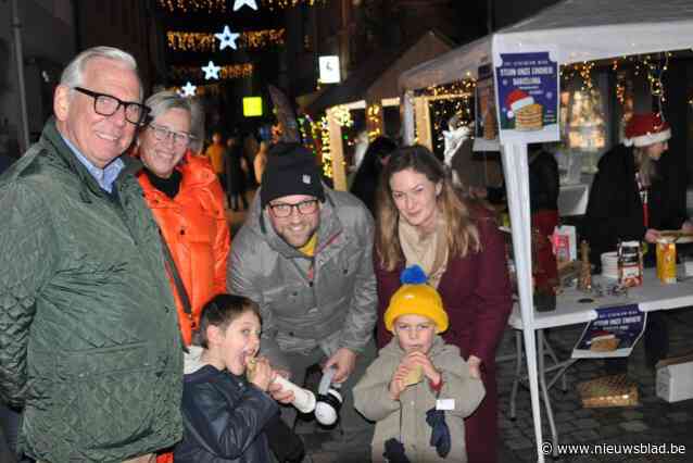 Kerstmarkt brengt gezelligheid en sfeer op koude winteravond