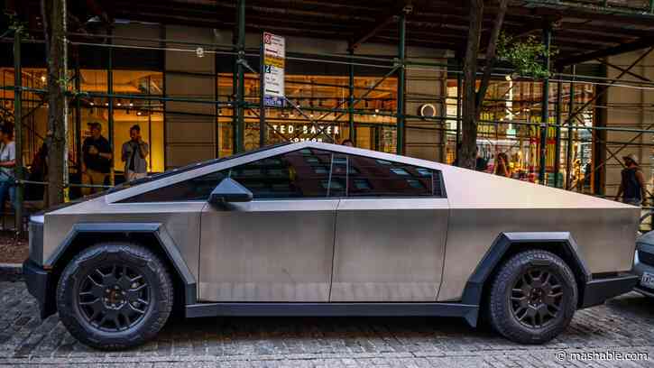 Tesla recalls nearly 700,000 vehicles for a warning light issue