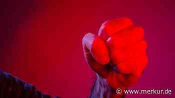 Kempten: Schlägerei vor Bar – Beschuldigter zeigt „Hitlergruß“