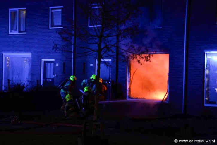 Uitslaande woningbrand, brandstichting niet uitgesloten