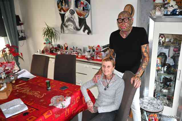 Patje (54) staat van top tot teen onder de tattoos: “Het is mijn harnas dat me onkwetsbaar maakt voor mijn ongeneeslijke ziekte”