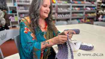 Artist pays tribute to his life-long knitting mother by organizing others to knit for those in need