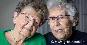 An (94) kan niet naar Thailand, maar dankzij ‘superbuuvie’ Lenie (83) wel naar kerst in Intratuin