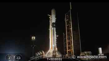 SpaceX launches 21 Starlink internet satellites from Florida, lands rocket at sea (video, photos)