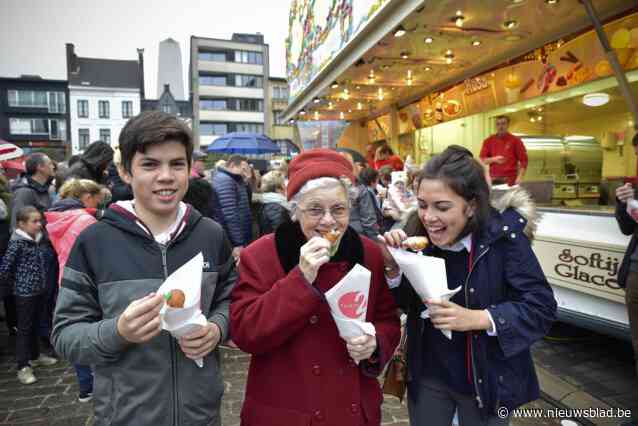 Oliebollen en optreden van Gary Hagger voor bezoekers dinsdagmarkt