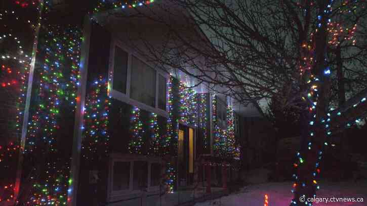 Diamond Valley man lights up for the holidays as modern-day Clark Griswold