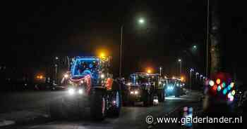 85 verlichte trekkers op trektocht door de Betuwe, kerstsfeer op wielen