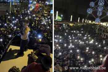 Weggeefactie van influencers aan Atomium loopt compleet uit de hand, politie moet waterkanon inzetten