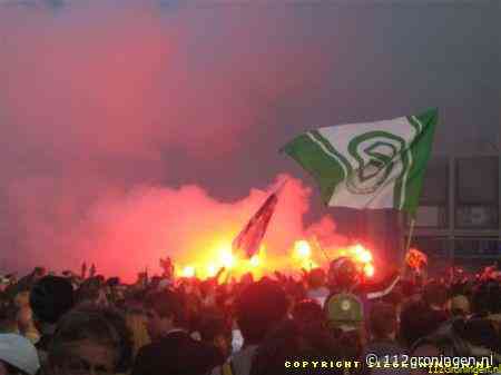 FC Groningen supporter heeft een hersenschudding, gebroken ribben en een klaplong & Kids gewond (update)