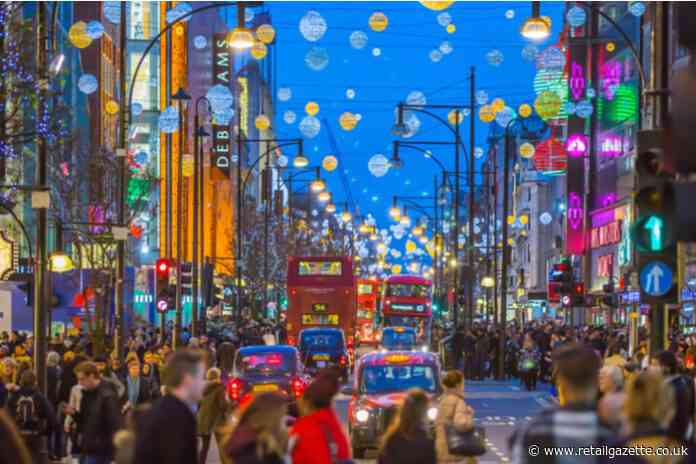 Data: Last-minute shoppers drive footfall surge ahead of Christmas