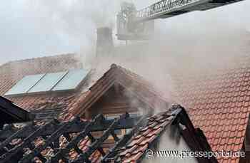 FW-AR: Enormer Schaden an Wohnhaus durch Carportbrand